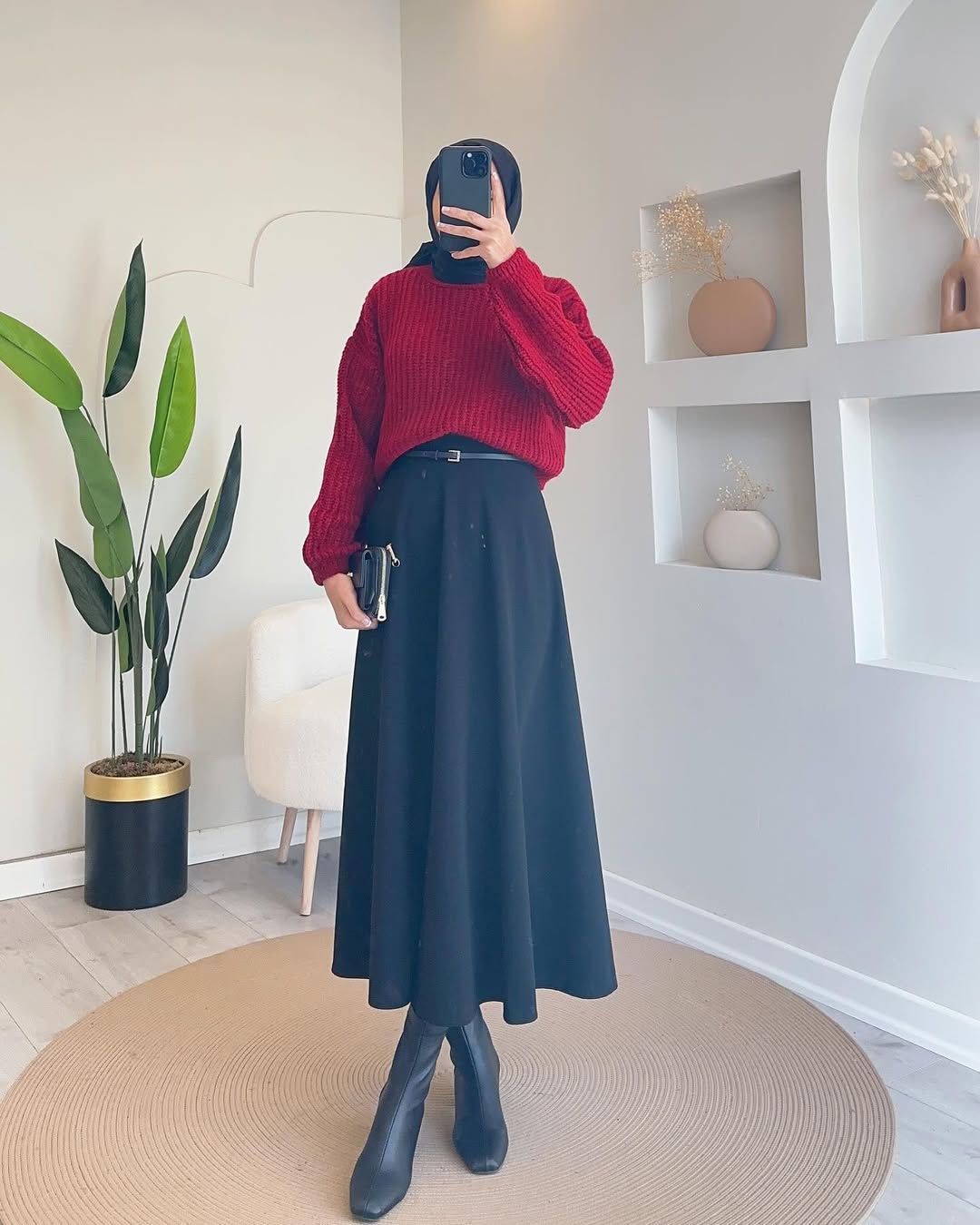 جيبة حريمي طويلة واسعة – جيبة كلوش انسيابية بوسط عالي وحزام رفيع بستايل أنثوي ناعم ومحتشم